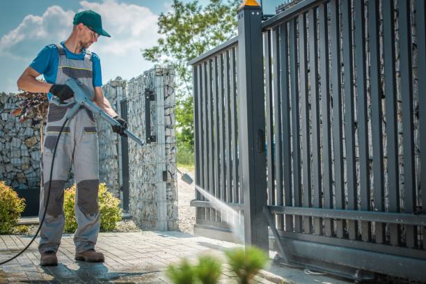 Best Animal Enclosure Cleaning  in Garden City South, NY